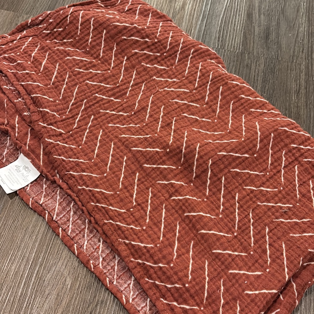 Itzy Ritzy muslin nursing cover